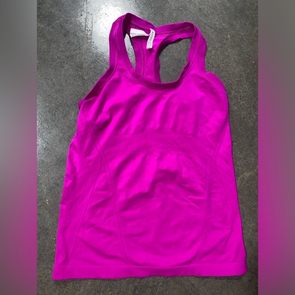 Athleta Momentum Tank - Picture 2 of 3